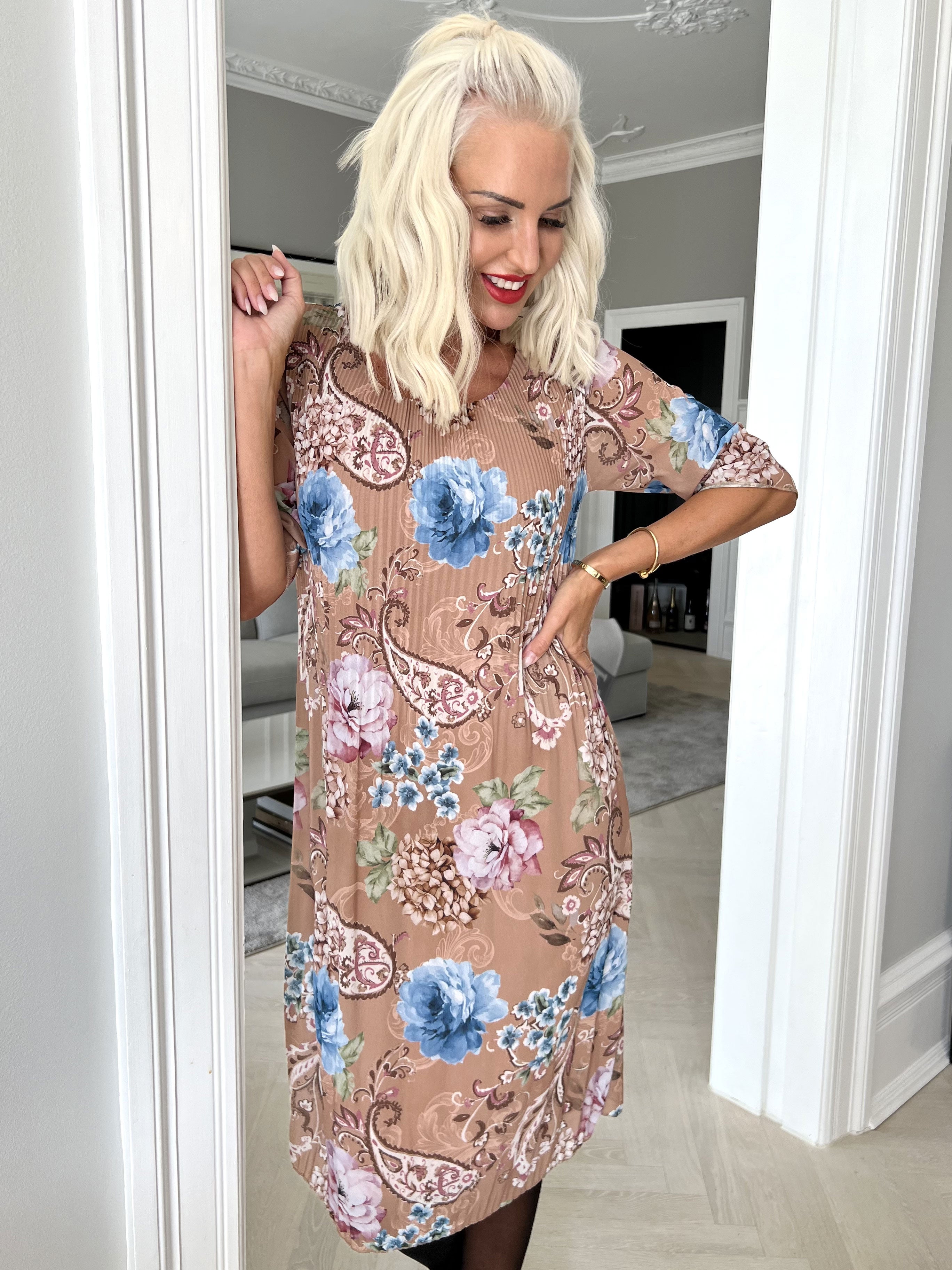 Zion Flower - Plisserad klänning med blommönster